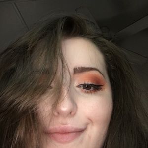 Meet your Posher, Dahlia